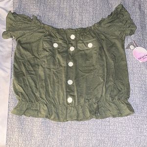 Francesca’s Collections Full Circle Trends Green Cropped Blouse with Buttons